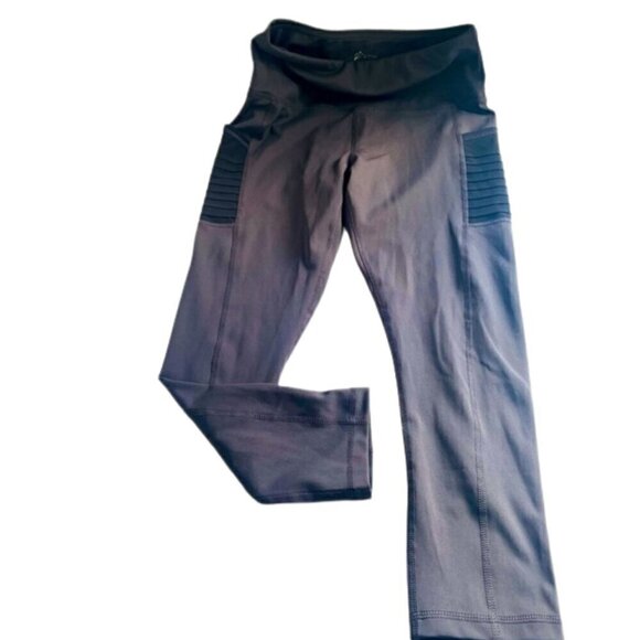 NWOT Athletic Works Women's Gray Stretch Workout Yoga 2/3 Leggings Size Medium - Picture 1 of 10